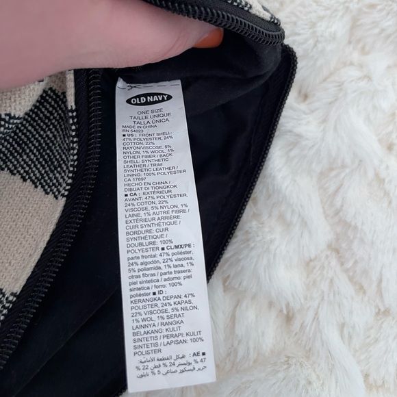 EUC Adorable fringe b&w clutch w faux black leather, cute tassel & zipper - Picture 14 of 16